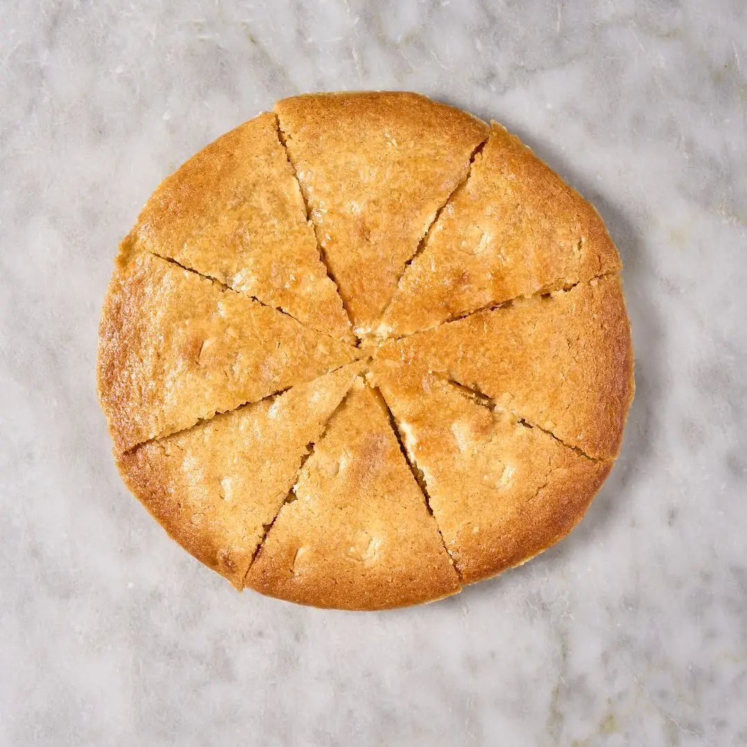 Macadamia White Chocolate Chewy Cookie